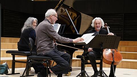 Drei klassische Heroen proben: Martha Argerich, Gidon Kremer und Mischa Maisky.