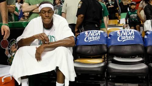 Enttäuschung pur: Rajon Rondo nach dem Aus der Boston Celtics in den NBA-Playoffs. Enttäuschung pur: Rajon Rondo nach dem Aus der Boston Celtics in den NBA-Playoffs.
