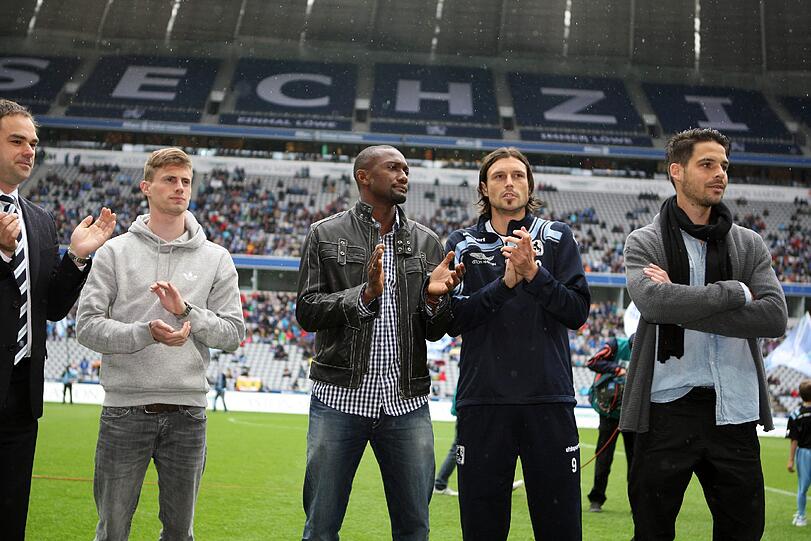 Sandro Kaiser, Collin Benjamin, Djordje Rakic und Stefan Buck stehen auf dem Rasen der Allianz Arena. Ebenso wie Stefan Aigner und Kevin Volland werden sie den TSV 1860 München verlassen.