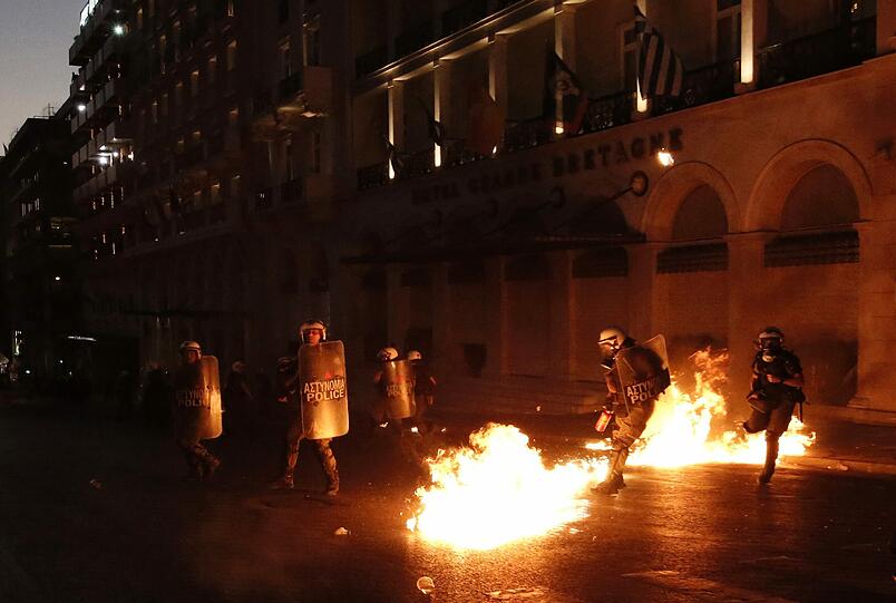 Am Mittwochabend kam es vor dem Parlament in Athen zu Ausschreitungen.