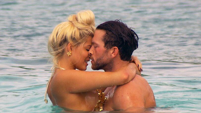 In der Karibik wurde es heiß für Sarah und Oliver - auch im Meer.