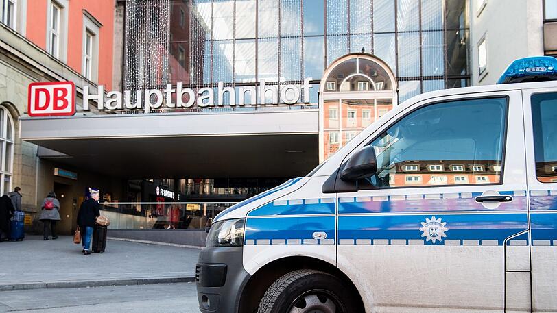 Warum sich die beiden Männer am Hauptbahnhof geprügelt haben, ist unklar. (Archivbild)