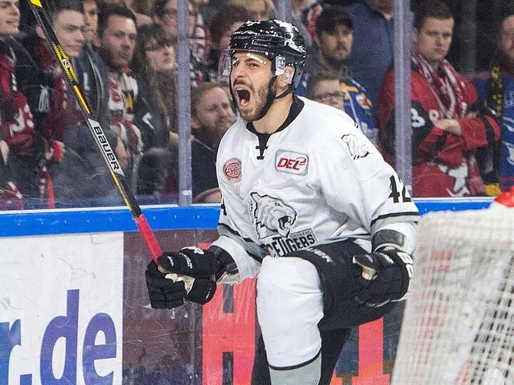 Yasin Ehliz im Trikot der Nürnberg Ice Tigers. Foto: Marius Becker/Archiv