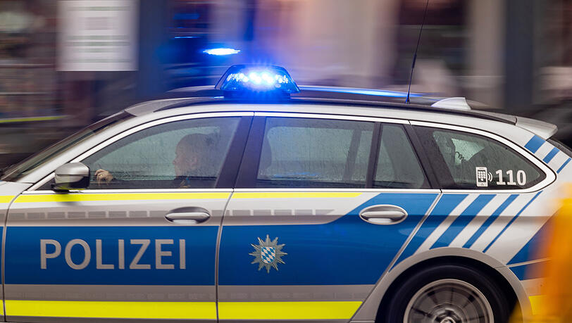Ein simpler Verkehrsstreit eskaliert vor den Augen von Passanten an der Schwanthalerstra&szlig;e mit Faustschl&auml;gen. Sie schreiten ein.