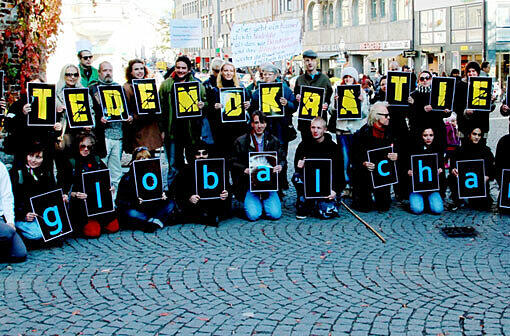 Global vernetzt: &bdquo;Echte Demokratie jetzt&ldquo; &ndash; diese Forderung findet immer mehr Zuspruch, auch in München.