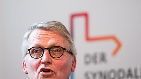 Thomas Sternberg, Präsident des Zentralkomitees der deutschen Katholiken, spricht auf einer Pressekonferenz zu Journalisten. Foto: Andreas Arnold/dpa/Archivbild