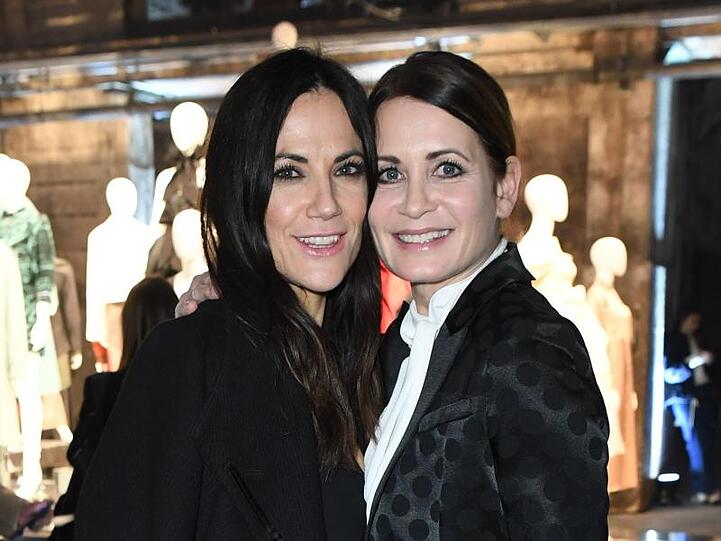 Die Schauspielerinnen Bettina Zimmermann und Anja Kling lassen sich die Berliner Fashion Week nicht entgehen.
