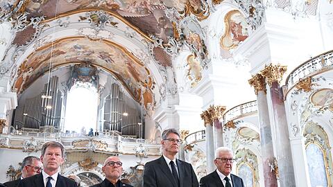 "Unsere Herzen sind voller Trauer", sagte Schnieder in der voll besetzten Kirche Münster Unserer Lieben Frau.