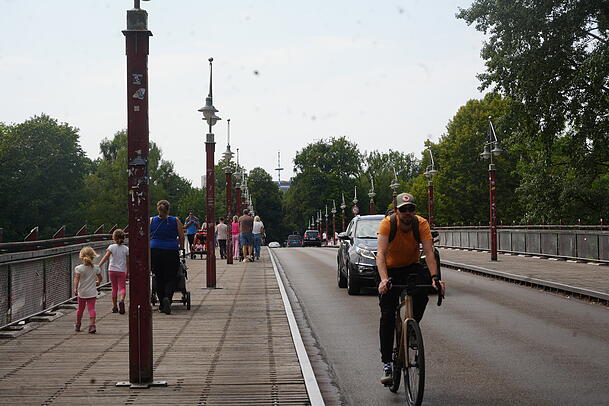 Die Stadt will versuchen, die Br&uuml;cke zumindest f&uuml;r Fu&szlig;g&auml;nger teilweise offen zu halten.