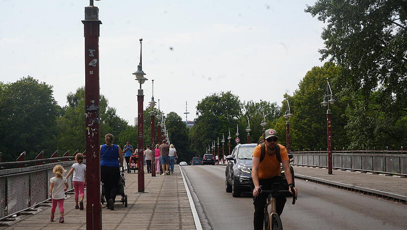 Die Stadt will versuchen, die Br&uuml;cke zumindest f&uuml;r Fu&szlig;g&auml;nger teilweise offen zu halten.