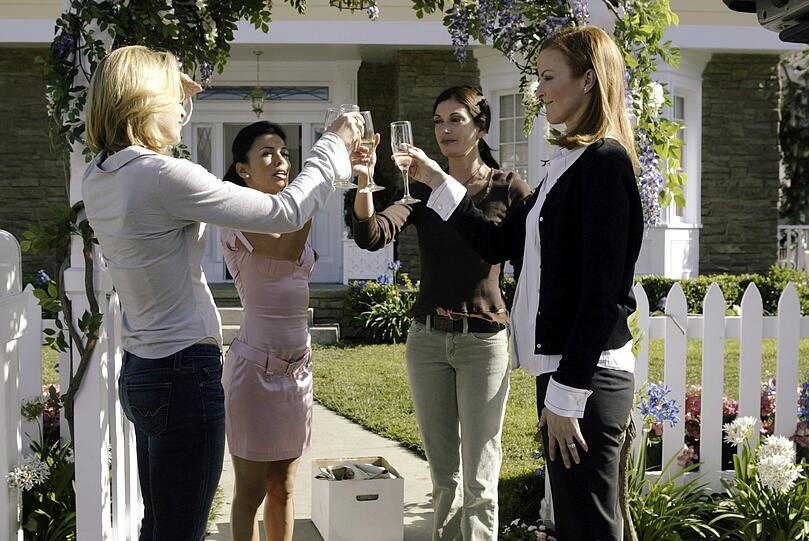 Stoßen sie bereits auf das Ende an? Die Stars der Serie "Desperate Housewives" in der Filmkulisse.