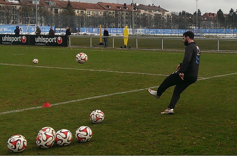 Freute sich auf das erste Löwen-Mannschaftstraining des Jahres: Rodri, der wie sein Landsmann Edu Bedia erstmals dabei war.