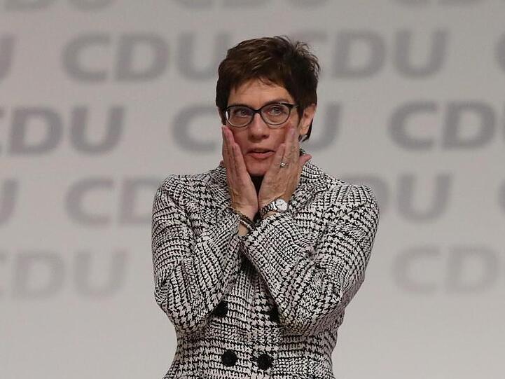 Ergriffen: Die neue CDU-Vorsitzende Annegret Kramp-Karrenbauer nach ihrer Wahl auf dem CDU-Bundesparteitag.