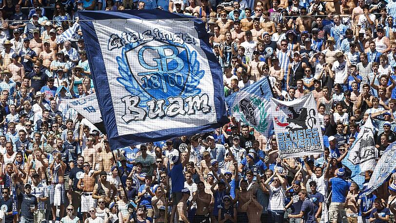 Das entführte Objekt der Begierde: die Zaunfahne der Gruppe "Giasinga Buam" Das entführte Objekt der Begierde: die Zaunfahne der Gruppe "Giasinga Buam"