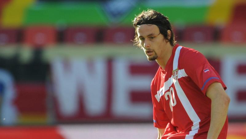 Der serbische Nationalspieler Neven Subotic erlebte die Krawalle in Genua hautnah mit. Der serbische Nationalspieler Neven Subotic erlebte die Krawalle in Genua hautnah mit.