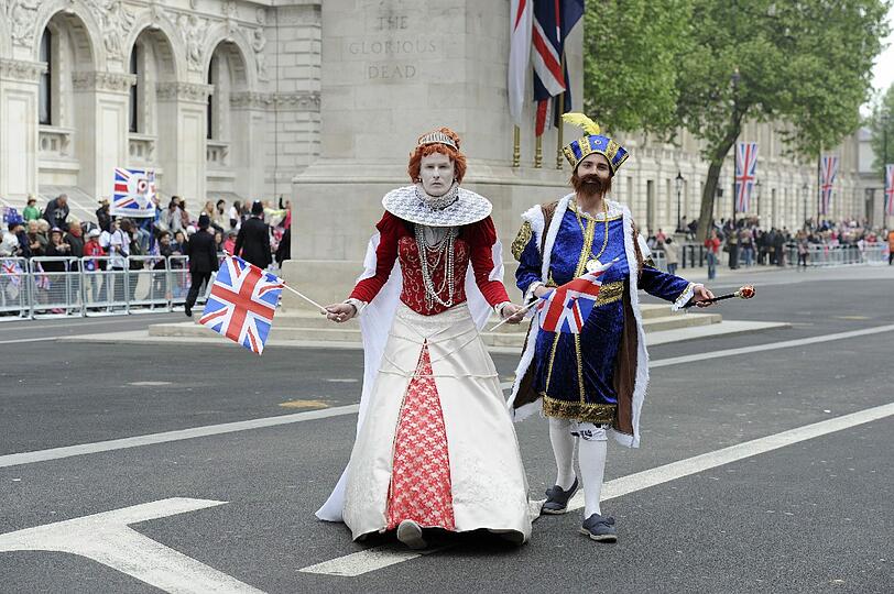 Ein Fahnenmeer, jubelnde Menschen, verkleidete Spaßvögel: So haben die Menschen in London und aller Welt die königliche Hochzeit gefeiert. Die Bilder!