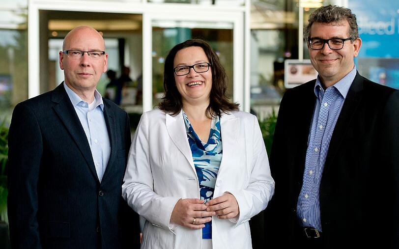 v.l.: Thomas Mickeleit, Director of Communications Microsoft Deutschland, Andrea Nahles (SPD), Bundesministerin für Arbeit und Soziales, Dirk Bornemann, Mitglied der Geschäftsleitung von Microsoft Deutschland und Assistant General Counsel für Deutschland, Österreich und die Schweiz.