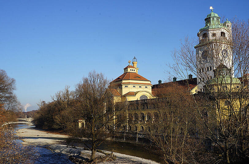 Die Isar am Müllerschen Volksbad.