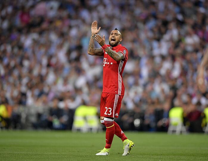 Arturo Vidal: Böses Einsteigen gegen Isco. Der Chilene war nach fünf Minuten mit Gelb gehandicapt, nach 48 Minuten Rot-gefährdet. Satter Schuss (13.), der drüber ging ansonsten wenig effektiv. Von Elfmeter-Versager des Hinspiels ging keine große Gefahr aus. Mit Gelb-Rot in der 84. runter. Note 5