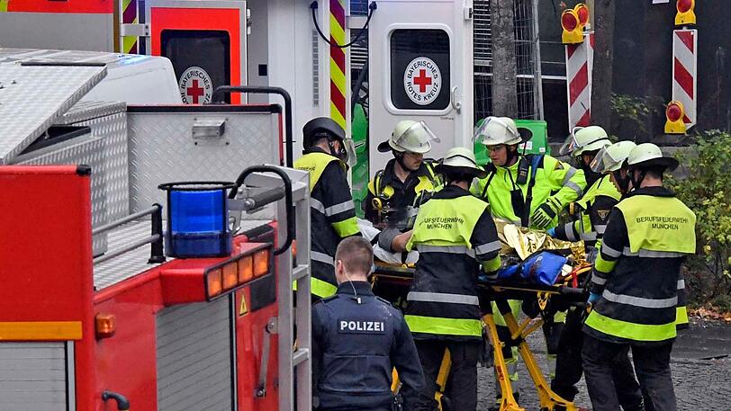 Bei Bauarbeiten in einer Tiefgarage in der Balanstraße hat sich ein Arbeiter verletzt.