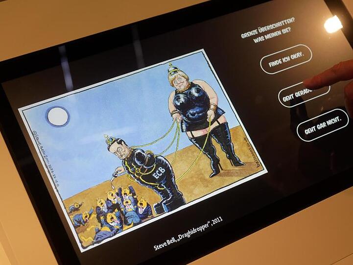 Besucher können im Haus der Geschichte abstimmen, ob eine Karikatur des Zeichners Steve Bell eine Grenzüberschreitung ist oder nicht.