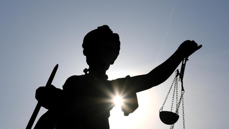 Die Statue der Justitia steht mit einer Waage und einem Schwert in der Hand. Foto: Arne Dedert/dpa Die Statue der Justitia steht mit einer Waage und einem Schwert in der Hand. Foto: Arne Dedert/dpa