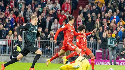 Dieses Zusammenspiel freut Julian Nagelsmann – Sané legt quer für Gnabry.