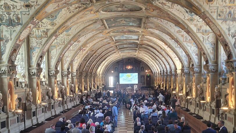 Am Montag ehrte Markus Söder die Retter und Helfer in der Münchner Residenz. Am Montag ehrte Markus Söder die Retter und Helfer in der Münchner Residenz.
