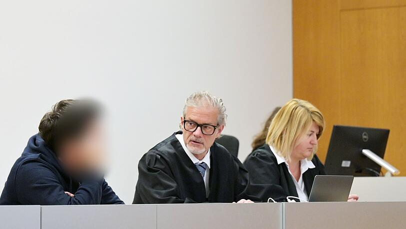 Dem Angeklagten wird vorgeworfen, mehreren Patientinnen ohne Notwendigkeit Medikamente verabreicht zu haben.