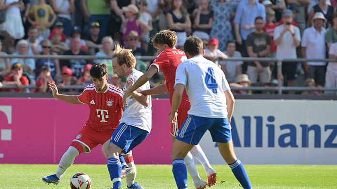 Seine beiden Testspiele in Asien wird der FC Bayern in speziell gestalteten Trikots bestreiten. Seine beiden Testspiele in Asien wird der FC Bayern in speziell gestalteten Trikots bestreiten.