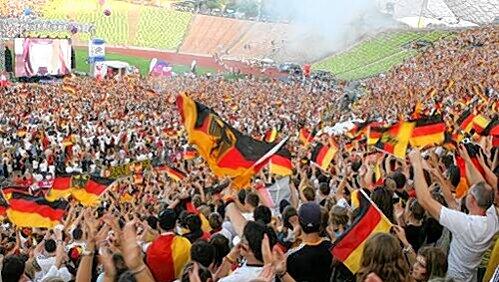 Fußball im Olympiastadion - bald wieder als Public Viewing während der EM Fußball im Olympiastadion - bald wieder als Public Viewing während der EM