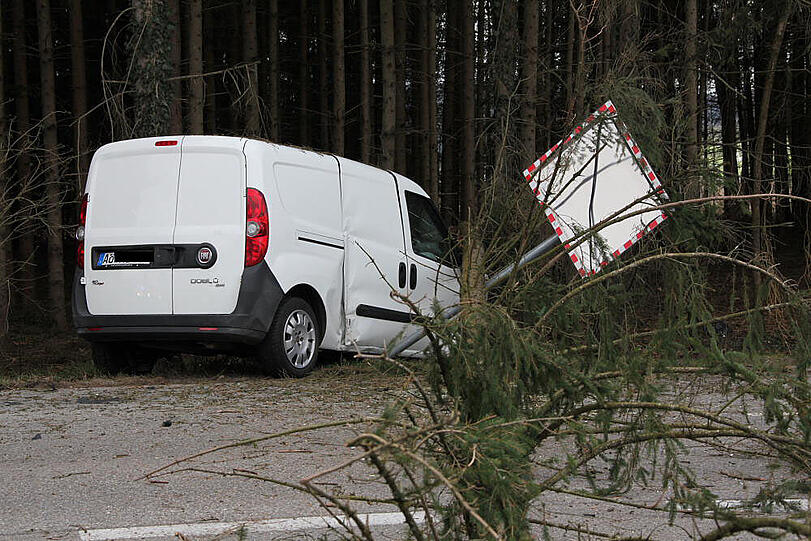 Unfall in Waldkraiburg - die Bilder vom Unfallort.