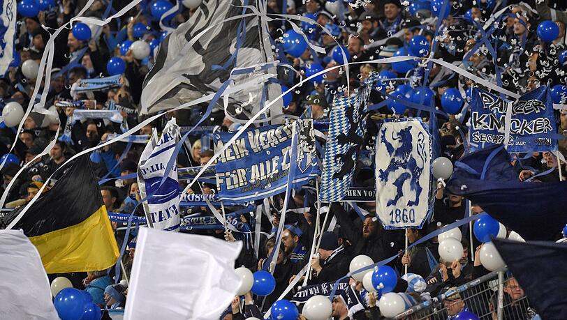Stehen stets treu hinter ihrem Verein: Die Fans des TSV 1860 München. Stehen stets treu hinter ihrem Verein: Die Fans des TSV 1860 München.