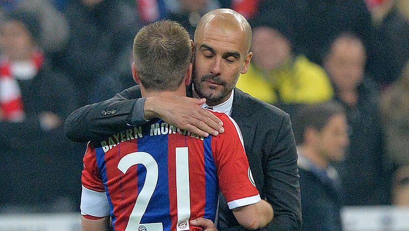 Guardiola und sein Kapitän: Ein Verkauf von Philipp Lahm steht nicht zur Debatte. Guardiola und sein Kapitän: Ein Verkauf von Philipp Lahm steht nicht zur Debatte.