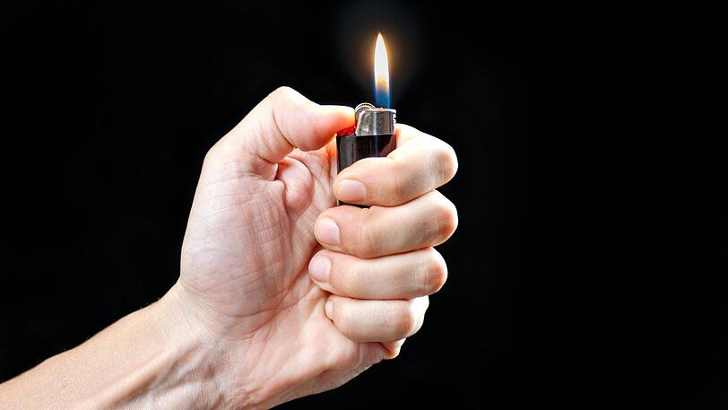 Die Frau, die mit Brandstiftung gedroht haben soll, wurde vorläufig festgenommen. (Symbolbild)