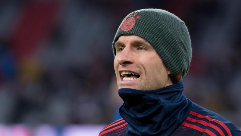 Thomas Müller vom FC Bayern München steht am Spielfeldrand. Foto: Sven Hoppe/Archiv Thomas Müller vom FC Bayern München steht am Spielfeldrand. Foto: Sven Hoppe/Archiv