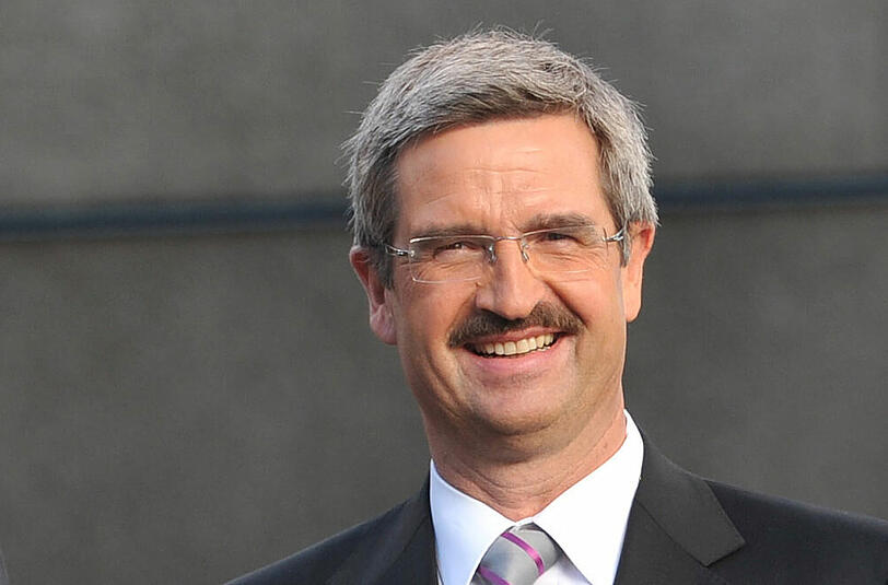 Manfred Schoch, BMW-Gesamtbetriebsrats-Chef: &bdquo;Als Arbeitnehmervertreter weiß ich, wie wichtig die Sicherung bestehender Jobs und die Schaffung neuer Stellen ist. Unternehmen wie BMW arbeiten in globalen Strukturen und müssen weltweit präsent sein. Dazu brauchen wir beste Verbindungen und eine optimale Infrastruktur. 
Der Ausbau des Airports garantiert unternehmerischen Erfolg, der auch bei den Arbeitnehmern ankommen wird.