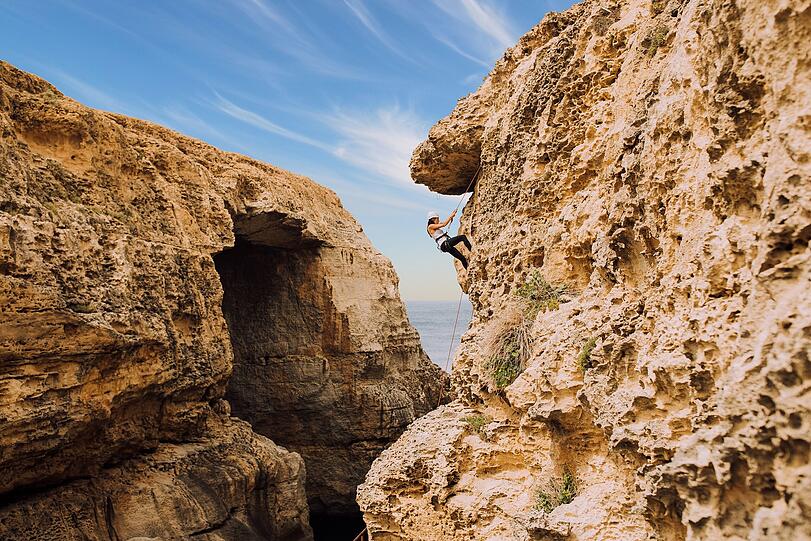Cliff Climbing ist u.a. am Wied il-Mielah Window möglich.