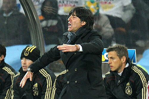 Joachim Löw bibberte und zitterte am Spielfeldrand - mit Happy End