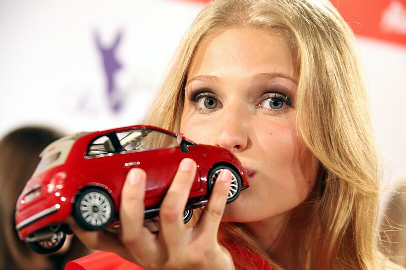 ...die Schöne Münchnerin gewinnt auch einen Fiat 500 vom Autohaus Häusler in München!