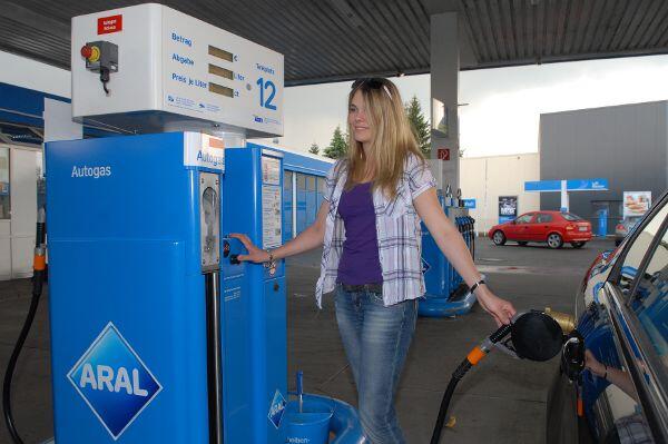 Für die rund 580.000 gasbetriebenen Fahrzeuge auf deutschen Straßen gibt es etwa 6.000 Tankstellen.