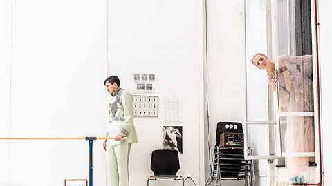 Übernahme der Inszenierung des Theater Basel: &bdquo;Leonce und Lena&ldquo; mit Elias Eilinghoff und Lisa Stiegler.