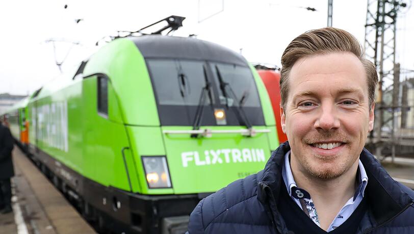 So fing alles an: Flix-Mitgründer André Schwämmlein 2018 vor der Premierenfahrt des Flixtrain-Fernzuges. (Archivbild) So fing alles an: Flix-Mitgründer André Schwämmlein 2018 vor der Premierenfahrt des Flixtrain-Fernzuges. (Archivbild)