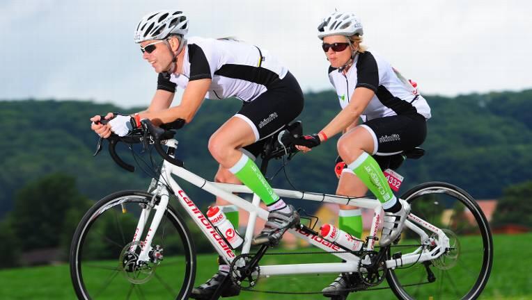 Das Renntandem-Duo Alexander Heim und Verena Bentele bei einer ihrer Trainingseinheiten am Bodensee, wo sie sich auf das Rennen von Trondheim nach Oslo vorbereitet haben. Das Renntandem-Duo Alexander Heim und Verena Bentele bei einer ihrer Trainingseinheiten am Bodensee, wo sie sich auf das Rennen von Trondheim nach Oslo vorbereitet haben.