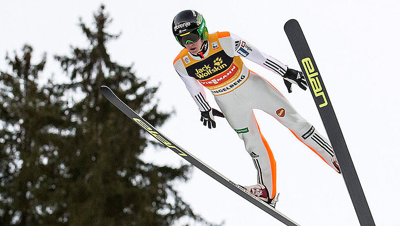 Peter und Domen Prevc - hier der Erstplatzierte Peter im Bild - haben in Engelberg für den ersten Familien-Doppelsieg in der Geschichte des Skisprung-Weltcups gesorgt. Peter und Domen Prevc - hier der Erstplatzierte Peter im Bild - haben in Engelberg für den ersten Familien-Doppelsieg in der Geschichte des Skisprung-Weltcups gesorgt.