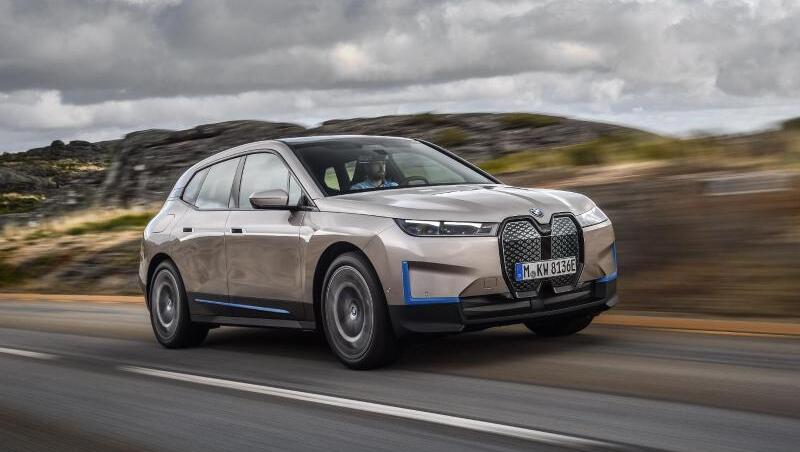 Ein Stromer für die Langstrecke: Mehr als 600 Kilometer Reichweite stellt BMW für das vollelektrische Modell iX in Aussicht.