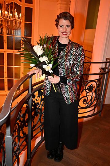 Greta Marcolongo genießt die erste Vorstellung von "Der große Gatsby" im Deutschen Theater.