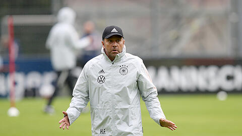 Wie wird es dem früheren Bayern-Coach Hansi Flick bei seinem Debüt als Bundestrainer ergehen? Deutschland trifft in der WM-Qualifikation auf Liechtenstein - Nummer 189 der Fifa-Weltrangliste.