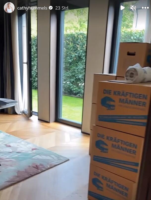 Im Esszimmer standen vor kurzem noch überall Umzugskartons Im Esszimmer standen vor kurzem noch überall Umzugskartons