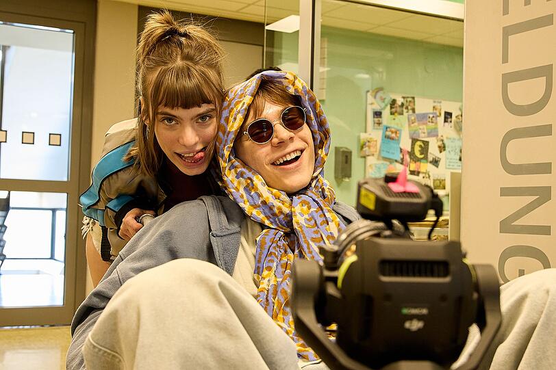 Charlie (Greta Kr&auml;mer) und Yannik (Yoran Leicher) freunden sich im Krankenhaus an und helfen sich gegenseitig durch die Widrigkeiten des Lebens.